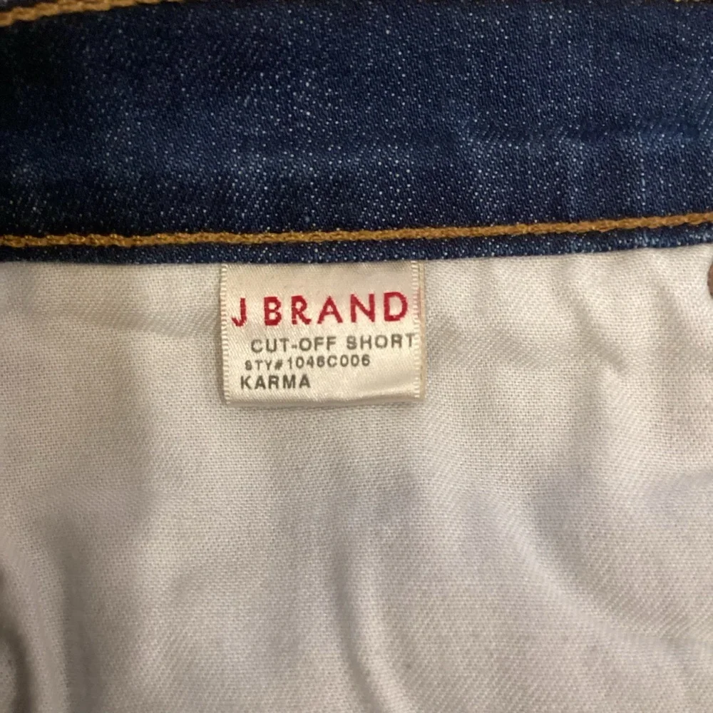 J Brand 27 (US 4) Cut-Off Denim Shorts Karma Women’s Low Rise Stretch Dark Wash